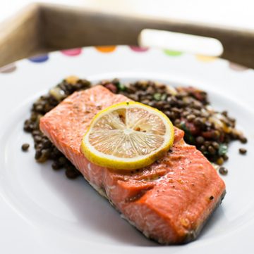 Broiled salmon with lentil salad