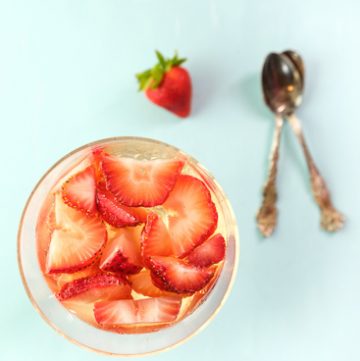 Sparkling Wine And Strawberry Gelatin Cups